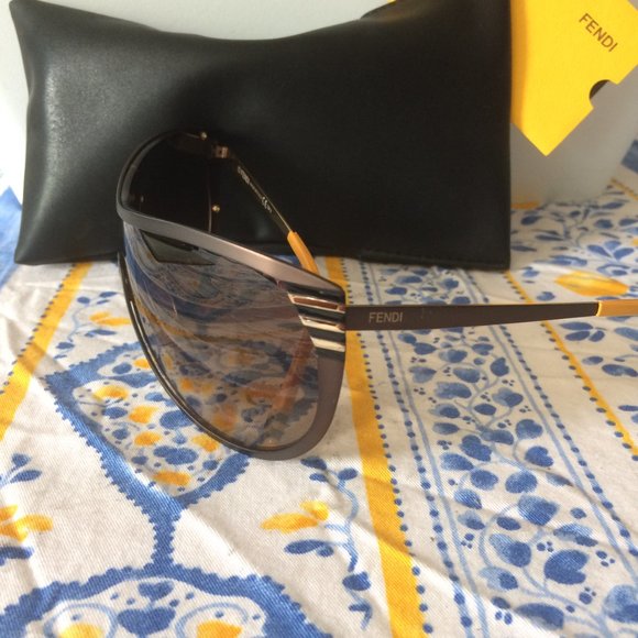 Fendi Sunglasses - Picture 2 of 2